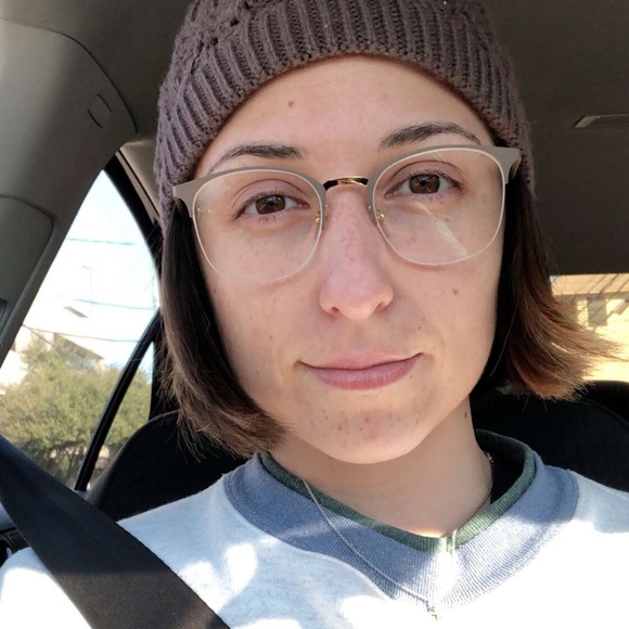 Meet your Posher, Alyssa - Picture 3 of 6